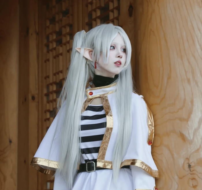 hình ảnh cosplay Frieren thần thái