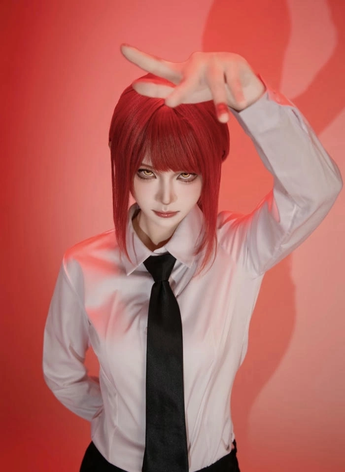 hình ảnh cosplay makima tóc gọn