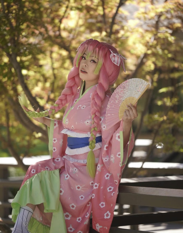 hình ảnh cosplay mitsuri tạo dáng