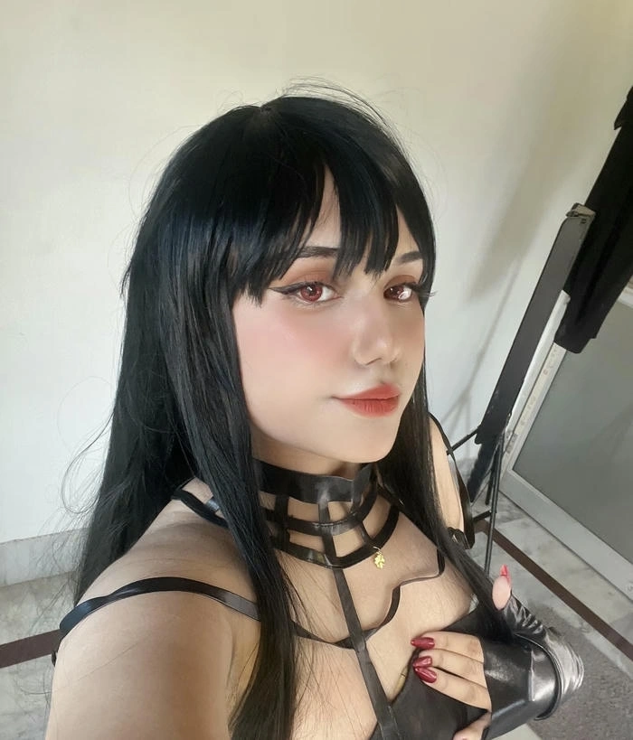 hình ảnh cosplay yor forger mắt đỏ đẹp