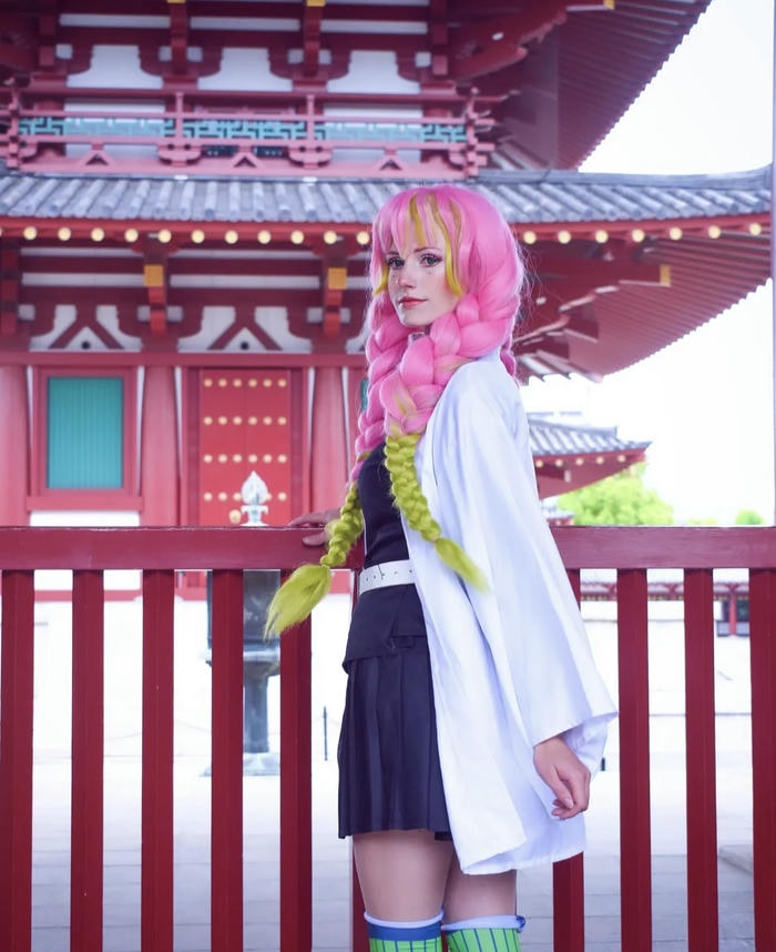 hình ảnh mitsuri cosplay góc nghiêng
