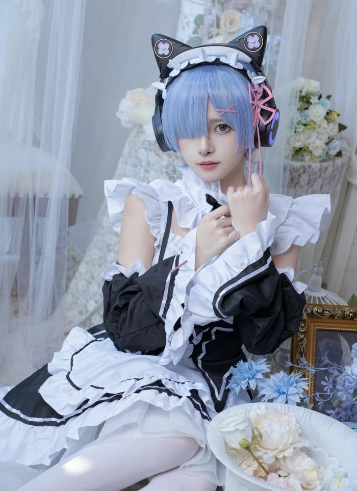hình ảnh rem cosplay tóc mềm