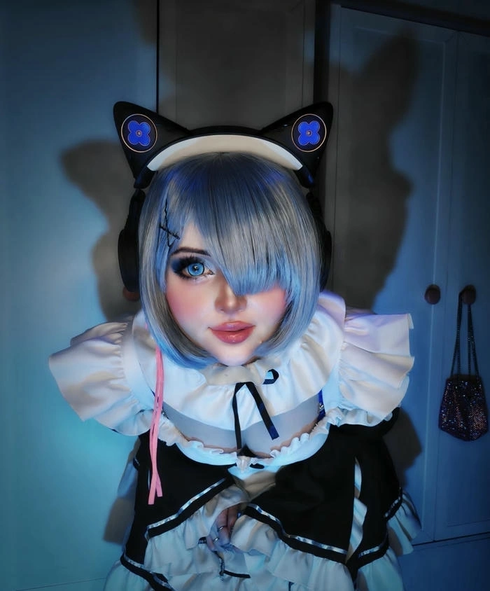 hình ảnh rem cosplay xinh rạng rỡ