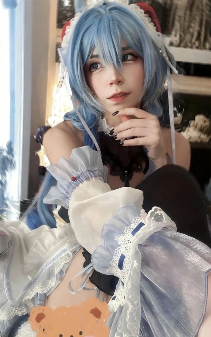 hình cosplay ganyu ánh mắt hiền