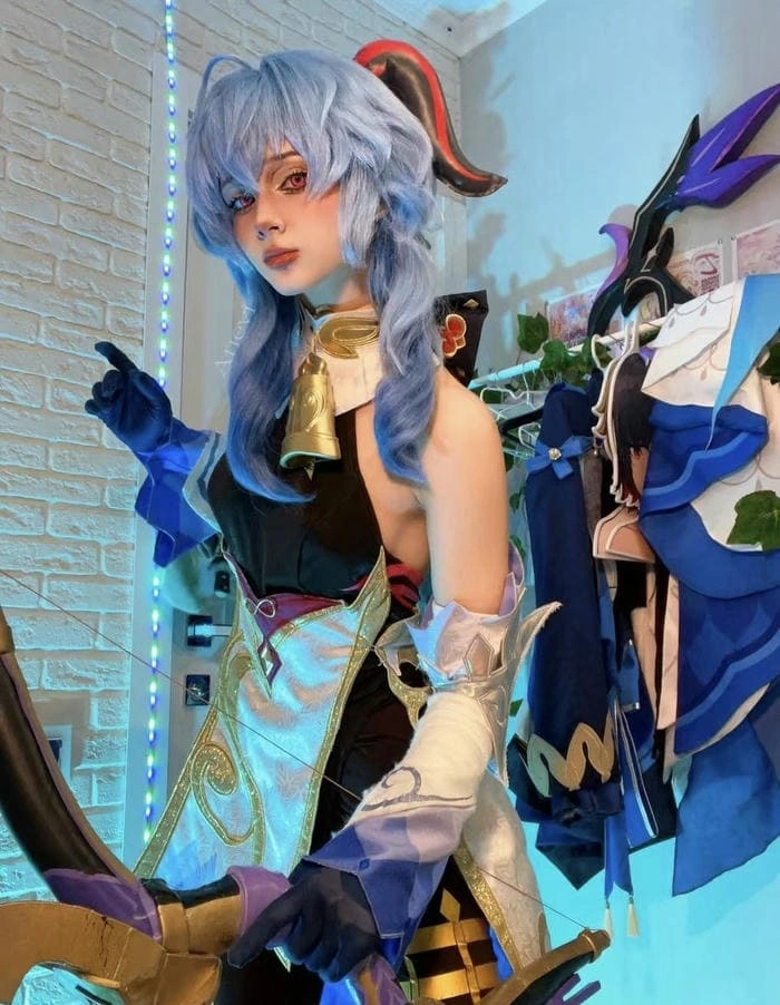 hình cosplay ganyu tóc xanh nhạt