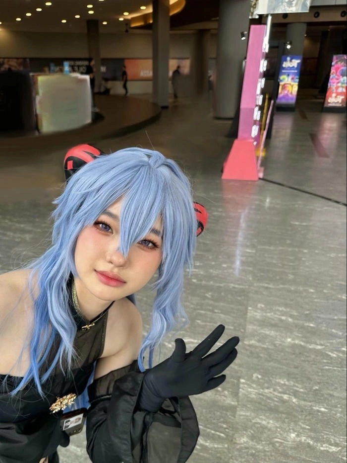 hình cosplay ganyu tóc xanh nhẹ