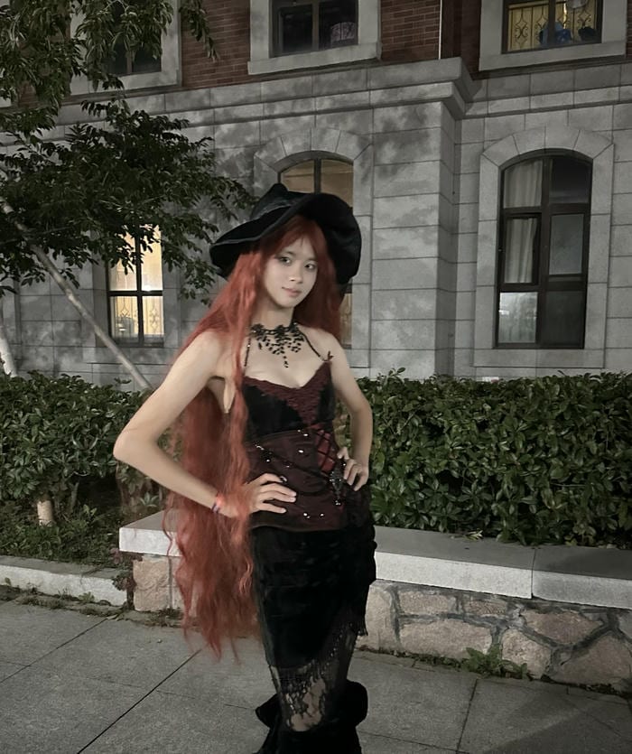 hình cosplay halloween bộ đồ phù thủy