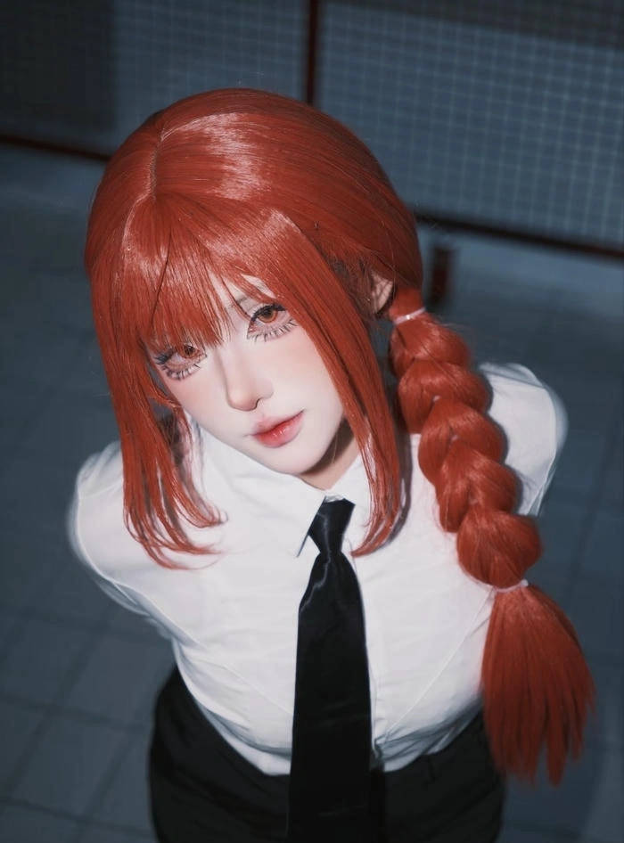 hình cosplay makima mắt to tròn