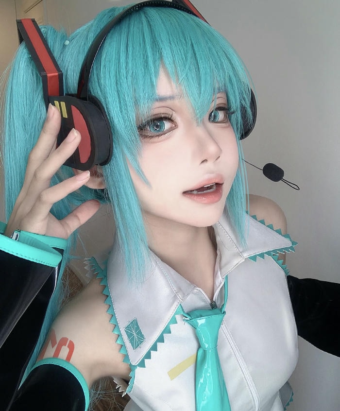 hình cosplay miku phụ kiện tai nghe