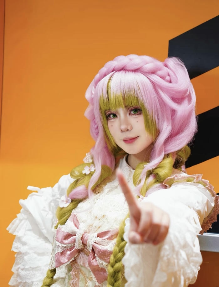 hình cosplay mitsuri tạo dáng đẹp