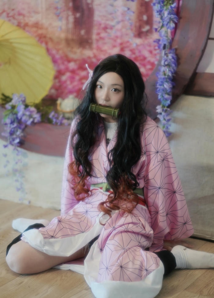 hình cosplay nezuko tay rộng xòe