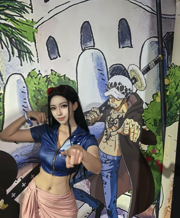 hình cosplay robin y phục khảo cổ