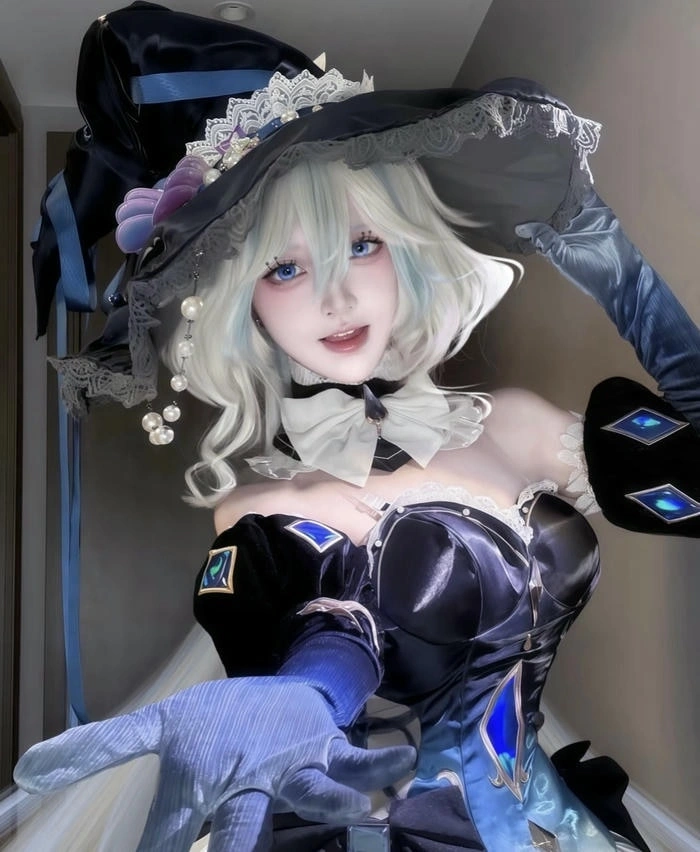 hình furina cosplay ánh mắt xinh