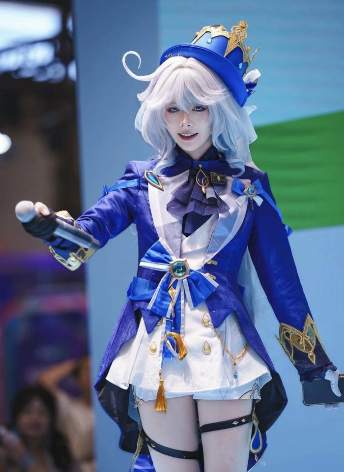 hình furina cosplay nhẹ nhàng đẹp