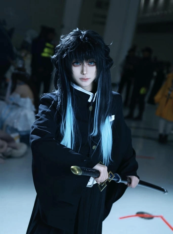hình muichiro cosplay phong cách chiến đấu