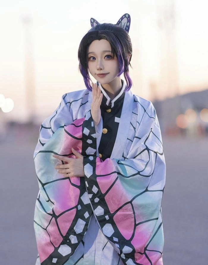 hình shinobu cosplay nhìn rất xinh