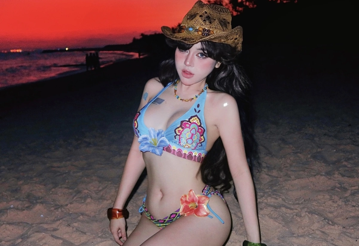 Ảnh Bảo Khuyên bikini thumbnail