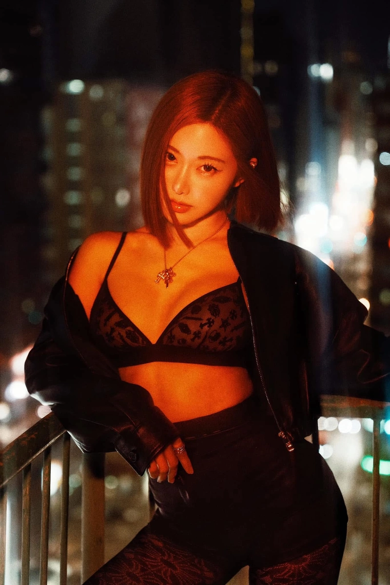 Ảnh DJ Soda mặc bikini ánh sáng nghệ thuật