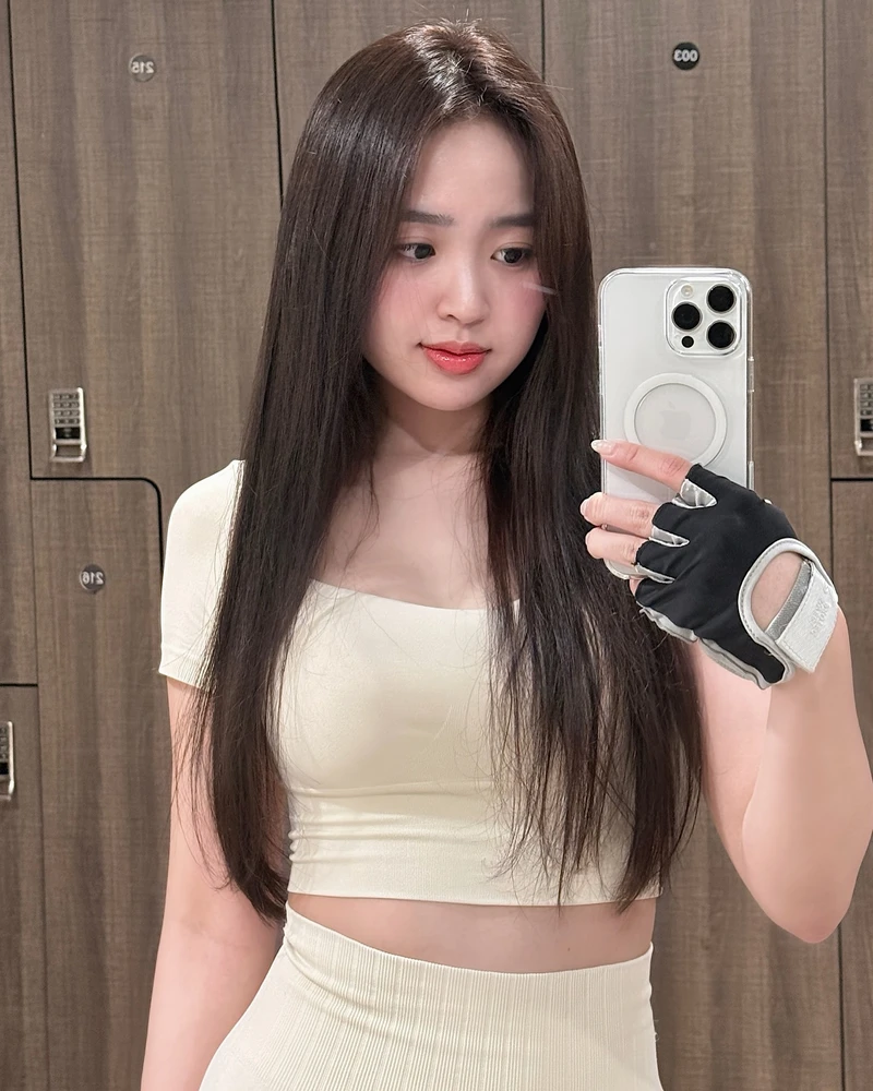 Ảnh Lê Phương Anh bikini sexy bên khung cảnh biển đẹp mắt