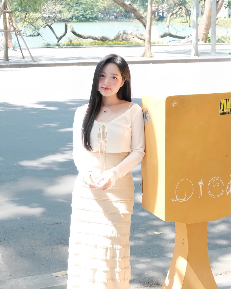 Ảnh Lê Phương Anh bikini sexy trong outfit đi biển trẻ trung