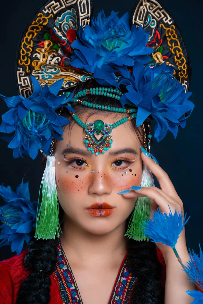 Ảnh Linh Miu bikini với visual sắc sảo cuốn hút ánh nhìn