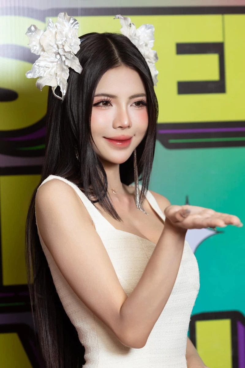 Ảnh Mai Dora mặc bikini thể thao khoe cơ bụng thon