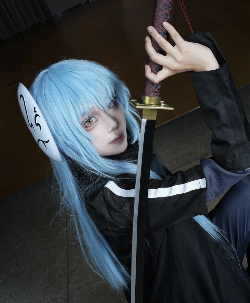 Ảnh Rimuru cosplay trong góc chụp nghệ thuật
