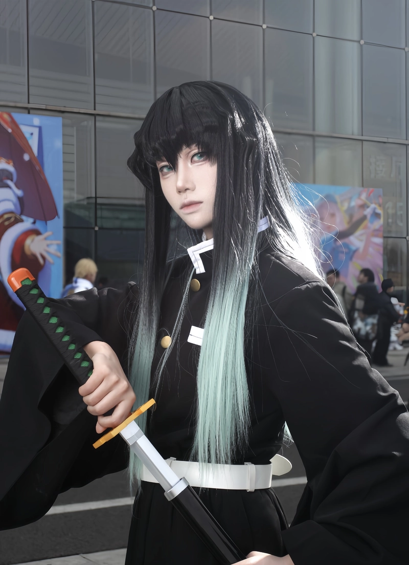 Ảnh ánh mắt lạnh hà trụ cosplay tạo điểm nhấn rõ