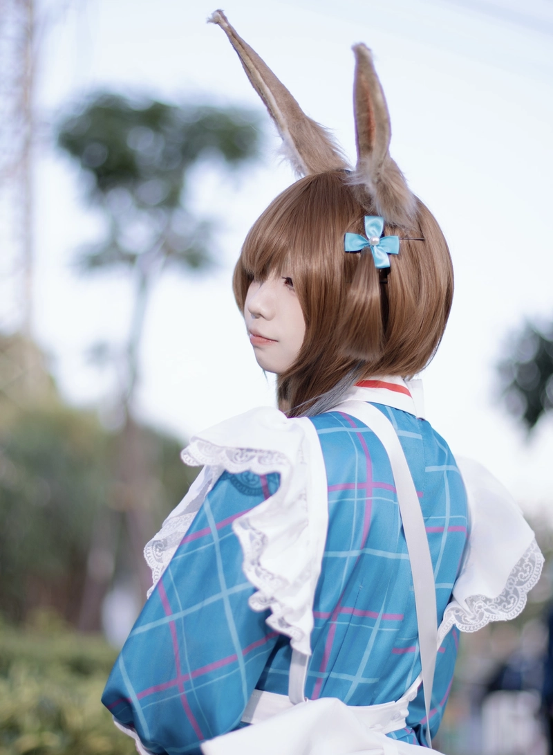 Ảnh ánh mắt long lanh thỏ cosplay tạo điểm nhấn