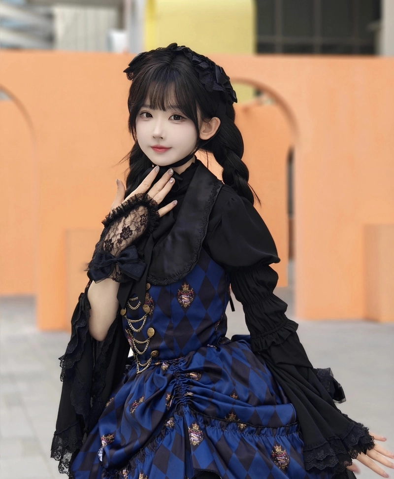 Ảnh ánh mắt nhìn xa cổ trang cosplay tạo chiều sâu