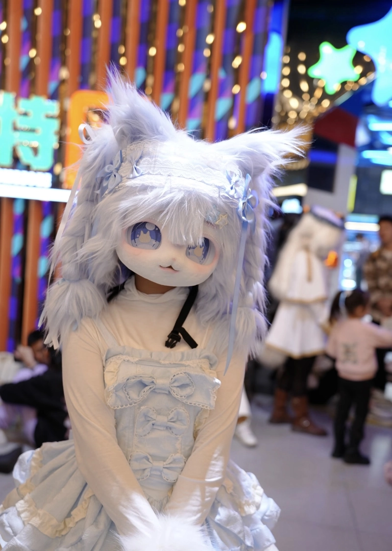 Ảnh biểu cảm tự nhiên mèo cosplay làm rõ gương mặt