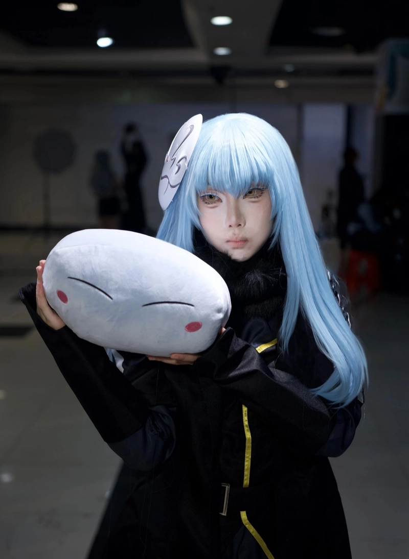 Ảnh chân dung nhẹ nhàng mang Rimuru cosplay