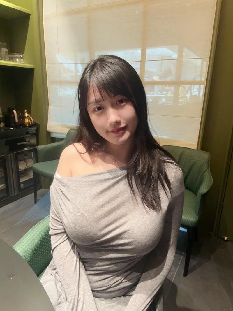 Ảnh cô nàng gen Z 2002