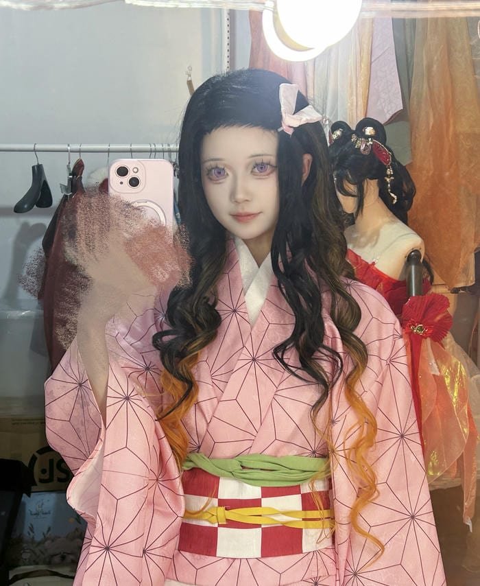 Ảnh cosplay Nezuko anime mắt hồng cuốn hút cận cảnh