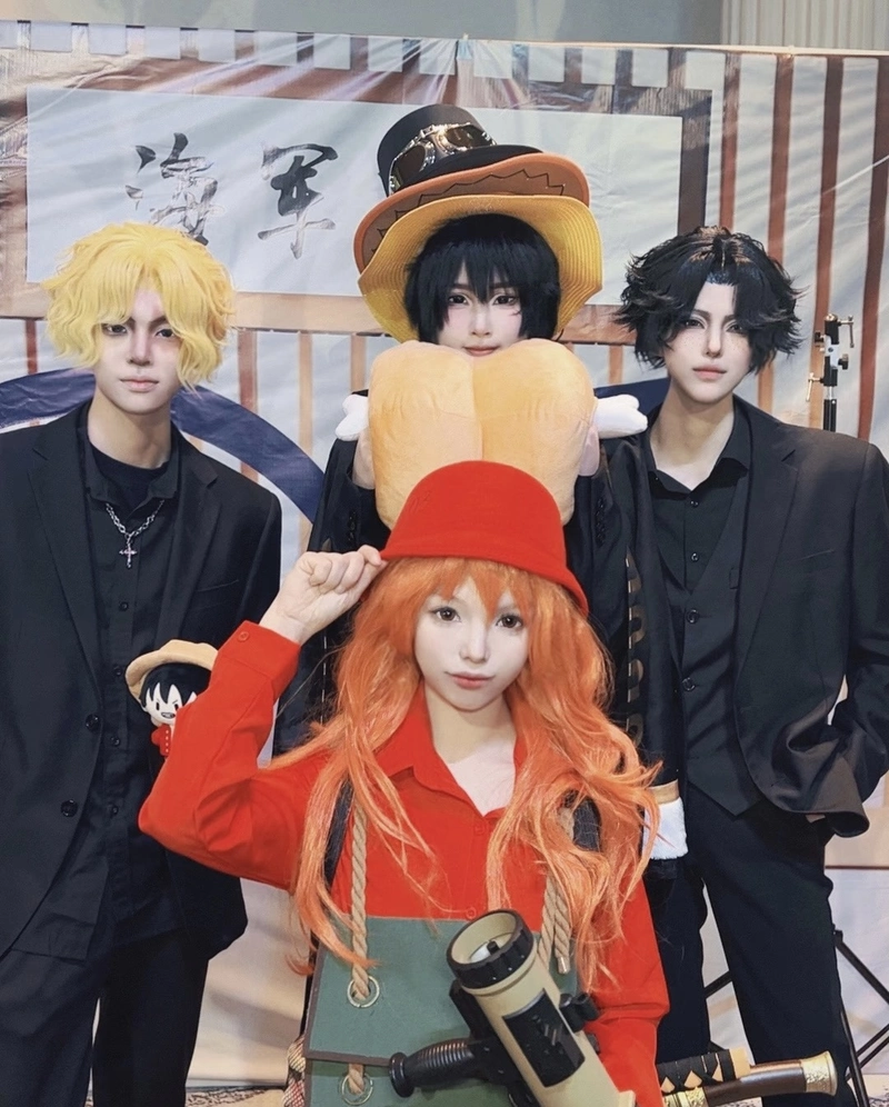 Ảnh cosplay One Piece nhân vật kiếm sĩ