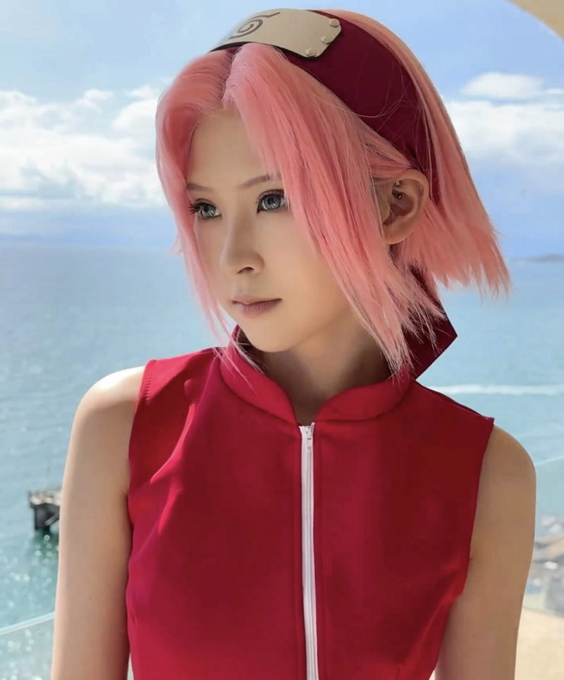Ảnh cosplay Sakura tạo dáng nhẹ nhàng đẹp