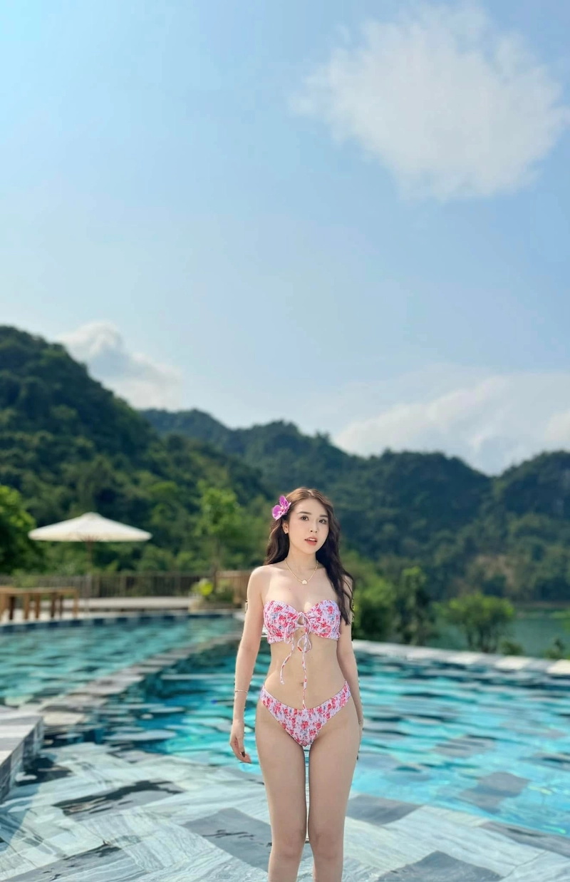Ảnh đan phượng bikini hồng dáng ngon