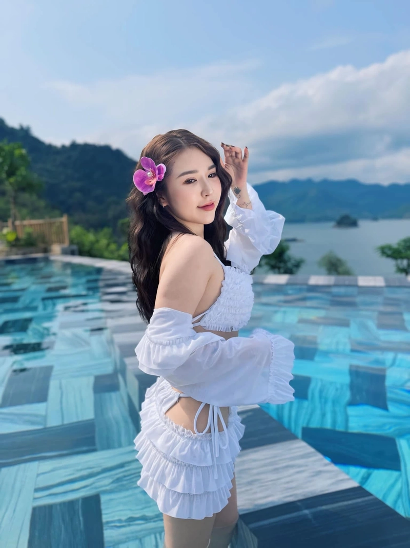 Ảnh đan phượng bikini xinh đẹp nhất