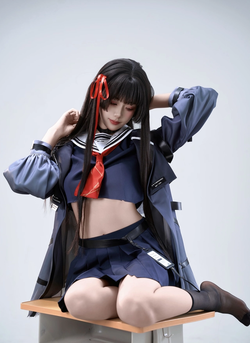 Ảnh dáng đứng cosplay nữ sinh thể hiện nét đáng yêu