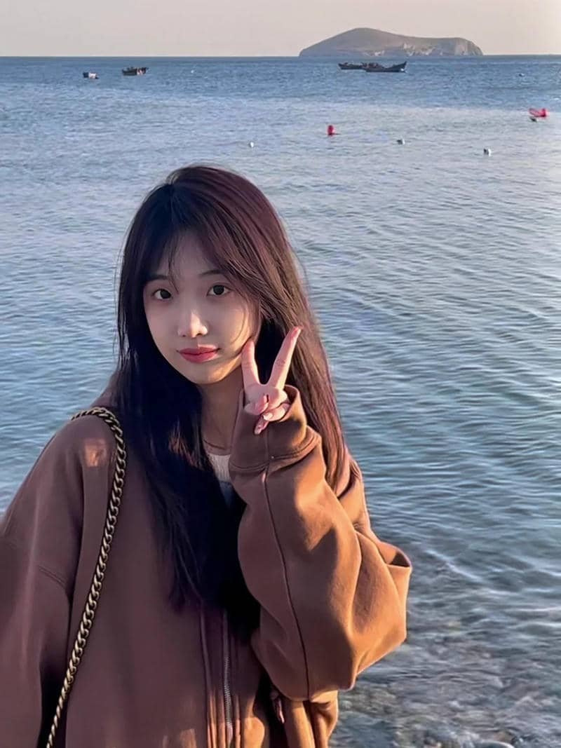 Ảnh gái sinh năm 2002 tự nhiên