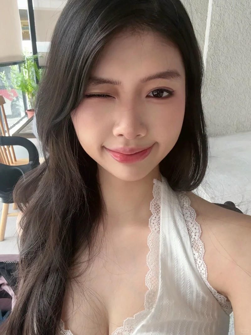 Ảnh gái xinh 2002 ánh sáng tự nhiên