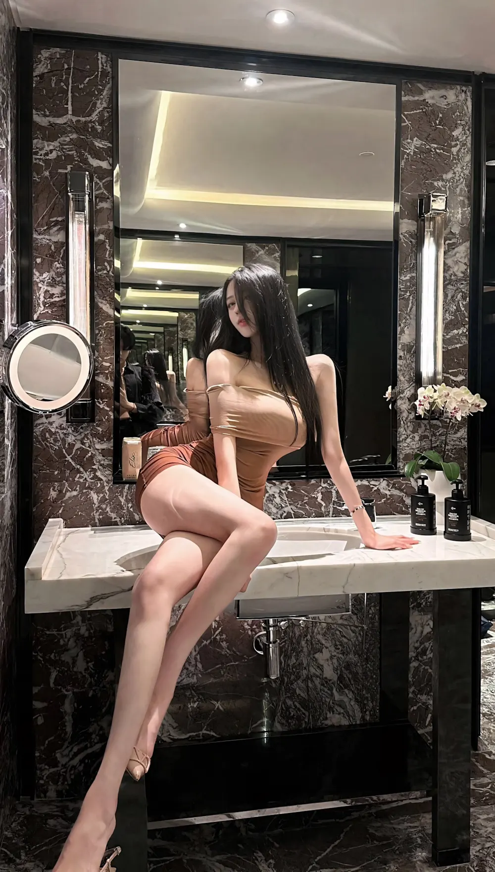 Ảnh gái xinh việt nam với outfit năng động đầy cá tính