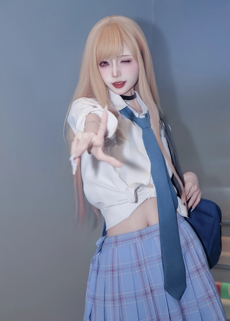 Ảnh góc chụp gần cosplay nữ sinh làm rõ từng chi tiết