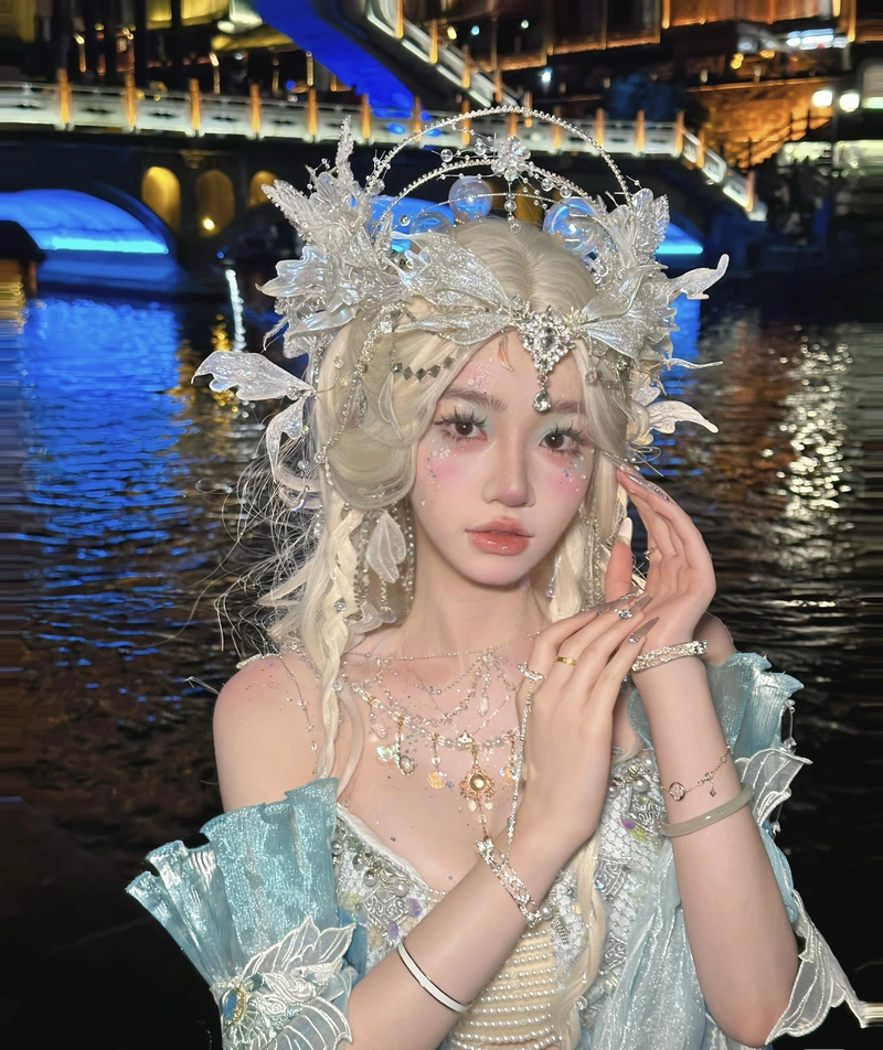 Ảnh gương mặt nàng tiên cá cosplay rõ từng đường nét