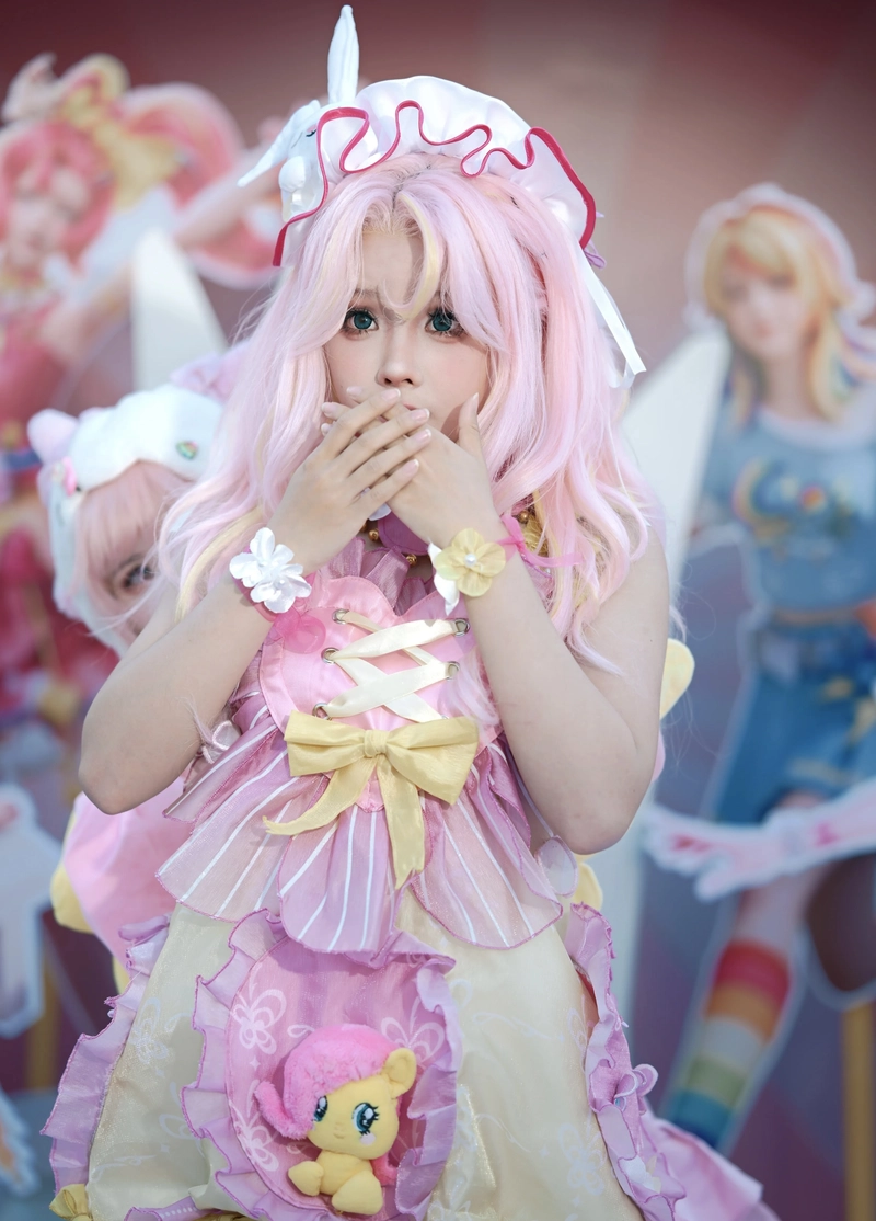 Ảnh gương mặt trang điểm cổ trang cosplay rõ từng chi tiết