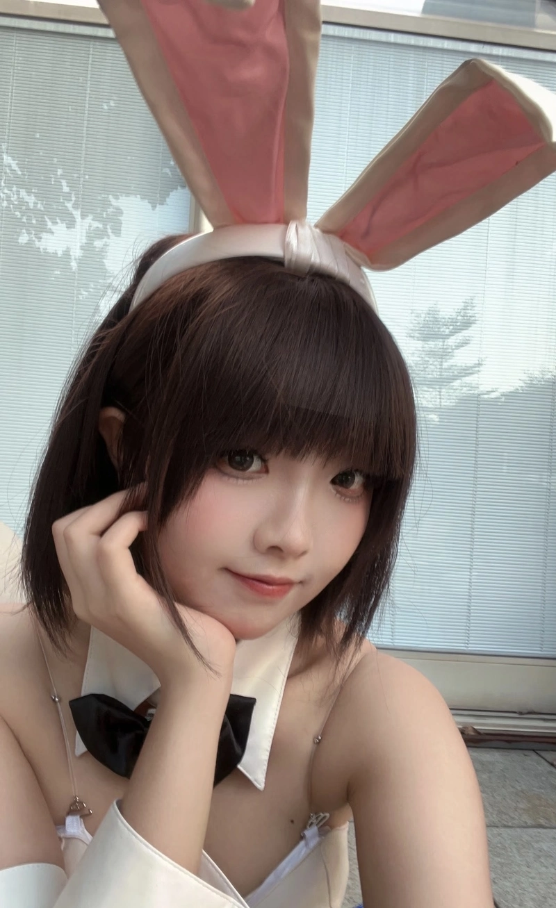 Ảnh gương mặt trang điểm thỏ cosplay rõ từng chi tiết