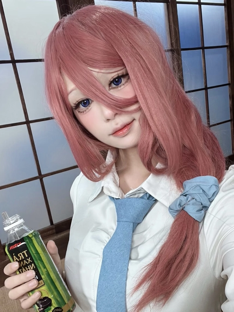 Ảnh mái tóc dài cosplay nữ sinh buộc gọn nổi bật