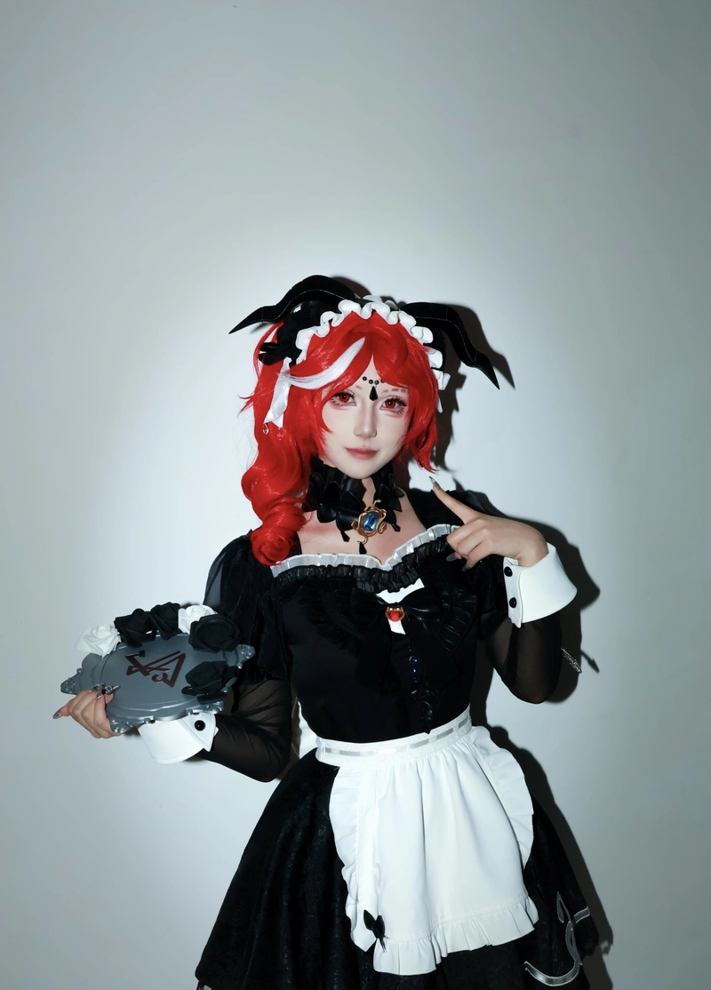 Ảnh mái tóc thả dài cổ trang cosplay tạo điểm nhấn
