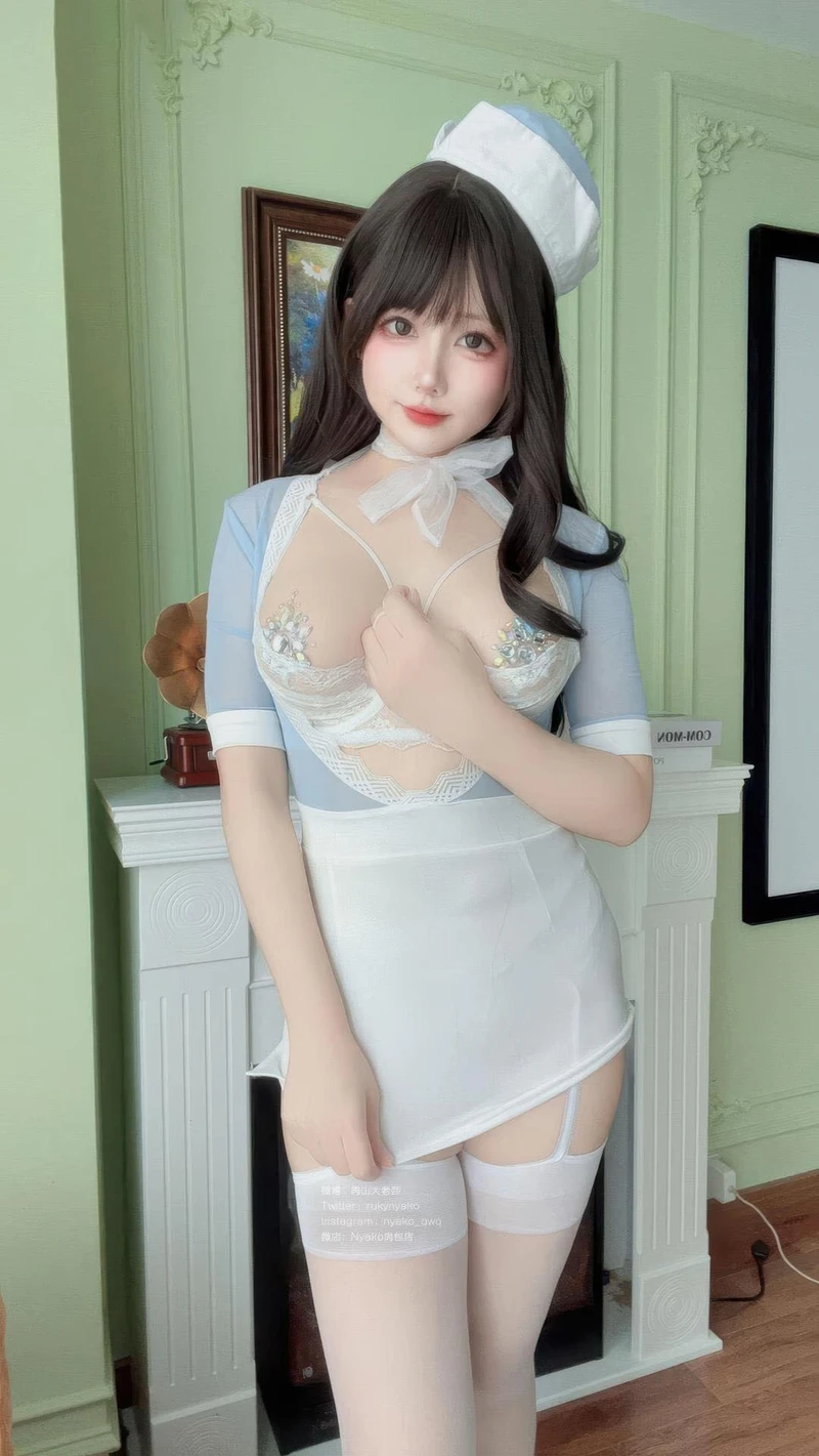 Ảnh nóng y tá tràn đầy quyến rũ