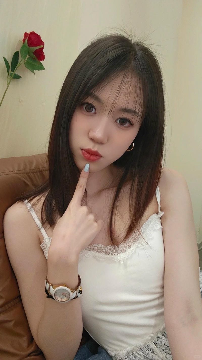 Ảnh nữ gen Z sinh 2k2